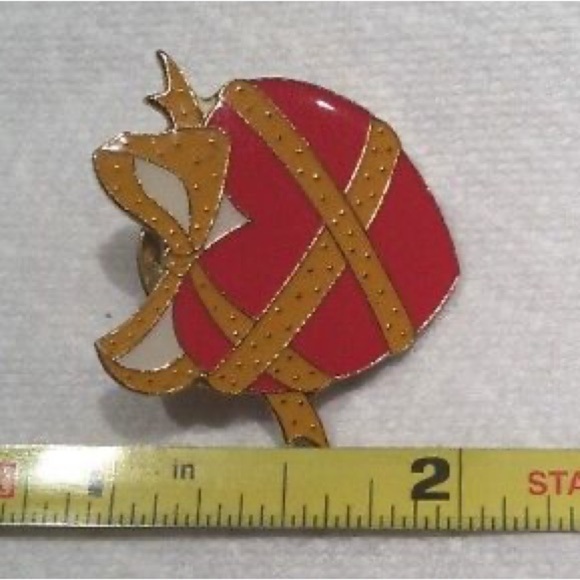 Mary Engelbreit Vintage Heart Ribbon Metal Enamel Lapel Pin - Picture 6 of 6